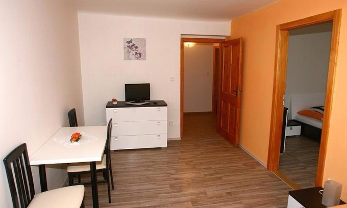 Lazne Bohdanec House | Penzion Zahrádka