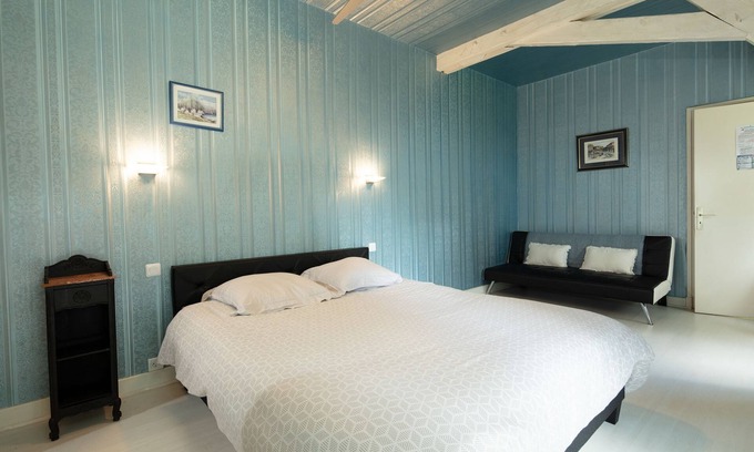 Lourdes - Tarbes House | Peony room on the ground floor