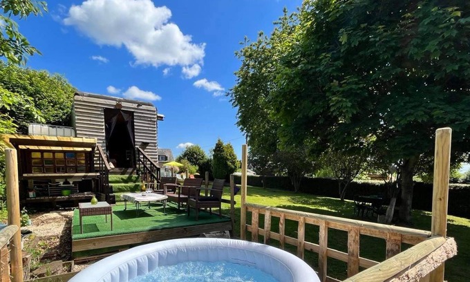 Colombiers-du-Plessis Cabin | Pepe's Naturist Pod for 2 people Pays de la Loire