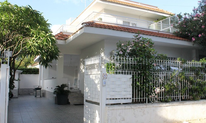 Mondello Villa | Peppino Holiday House, almost on Mondello beach.