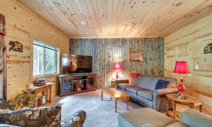Pequot Lakes Cabin | Pequot Lakes Vacation Rental w/Patio & Fire Pit
