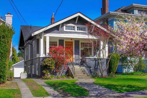 East Queen Anne House | Perch - Hilltop Gem