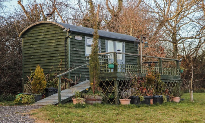 Hadlow Down Cottage | PERCH HUT, pet friendly, character holiday cottage in Crowborough