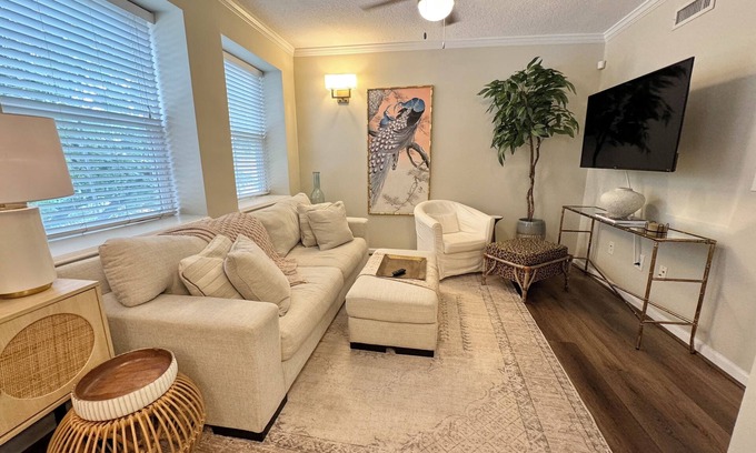 Auburn Condo | Perfect 2BR Condo in Downtown Auburn! 2 min walk to campus + 2 Parking Passes!