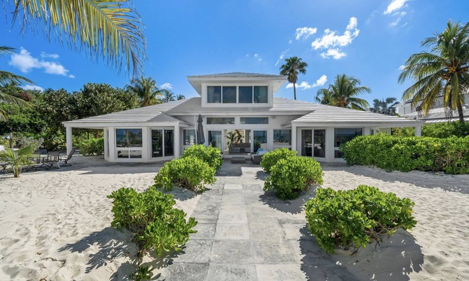 Westwind Villa | Perfect Beachfront House