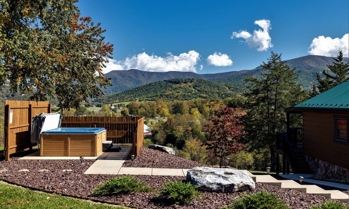 Stanley Cabin | PERFECT Couples LURAY Log Cabin #8 Hot Tub Stone Fireplace Mountain Views