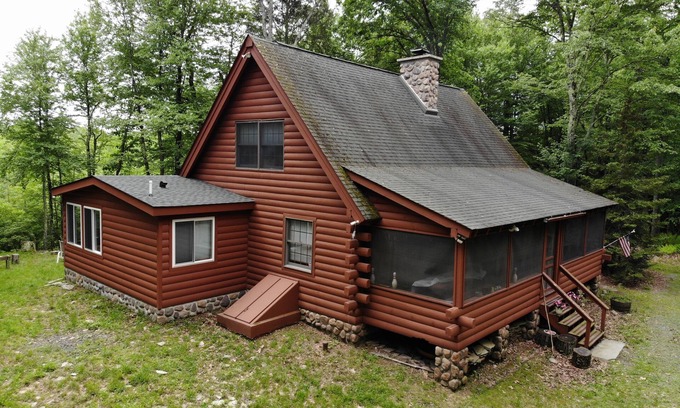 East Stroudsburg Cabin | Perfect cozy cabin w/tree house on 3 acres of woods near skiing, hiking & DWG