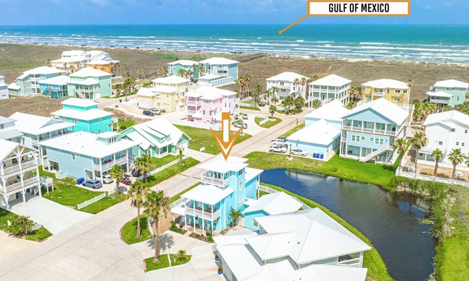 Port Aransas House | Perfect for big families! Pet Friendly! Ocean View & Boardwalk to Beach