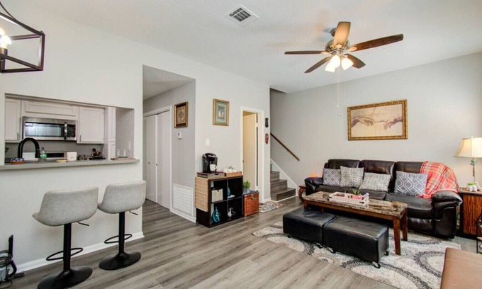 Astrodome Apartment | Perfect for Med Center Visitors! 1 bed/1.5 bath