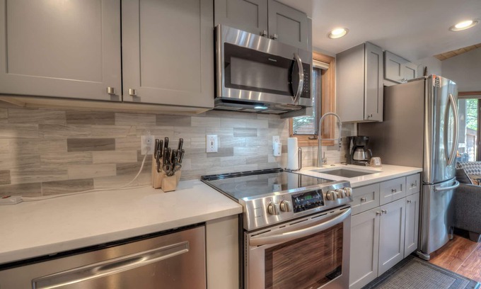 Breckenridge House | Perfect Getaway Cabin w/Nearby Hike/bike Trails