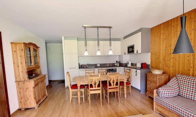 Champery Apartment | Perfect in summer with his sunny terrace with furniture and beautiful view on the Dents du Midi, 2 b