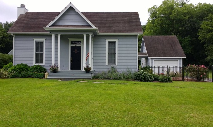 Lynchburg House | Perfect location for your visit to Southern Middle Tennessee.