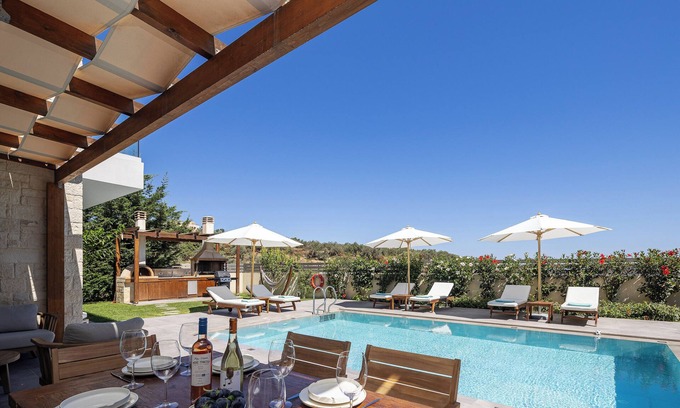 Vamvakopoulo Villa | Perfect location, private pool, hot tub and gym!