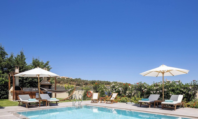 Vamvakopoulo Villa | Perfect location, private pool, hot tub and gym!