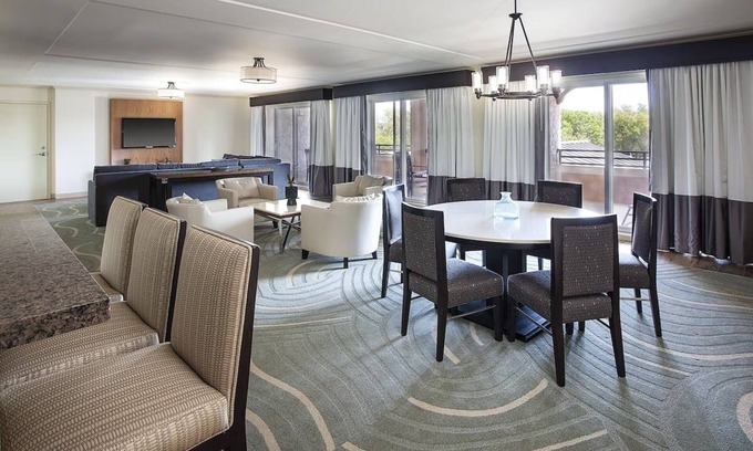 Lakeway Hotel | Perfect Place to Unwind! Outdoor Pool, Close to Lakeway Country Club