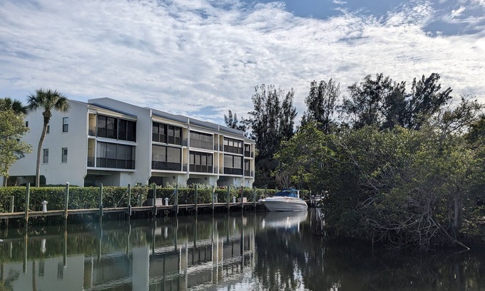 Cortez Condo | Perfect Seasonal Rental,Canal Front Condo less than mile to beach,40ft boat slip