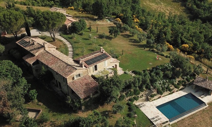 Carpini Villa | Perfect villa in Umbria stunning private infinity pool, superb views, sleeps 12