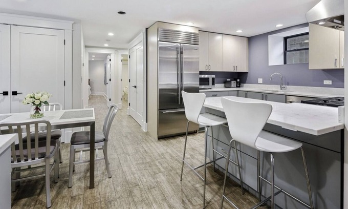 North Center Apartment | Perfect weekend getaway 2BR 2BA Apartment near Wrigley Field