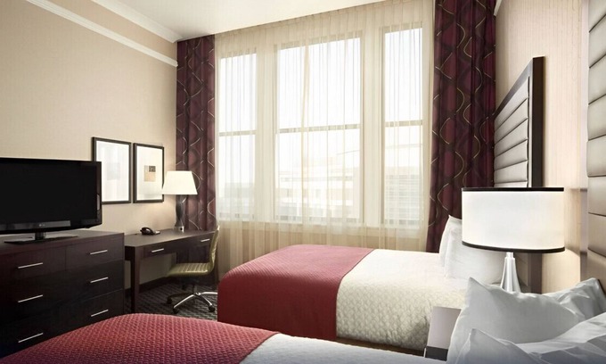 Downtown St. Louis House | Perfectly Appointed Suite for Groups! Free Wi-Fi!