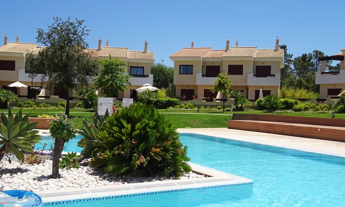 Quarteira Villa | PERFECTLY LOCATED 4 BED VILLA ON A 5 STAR SPA & GOLF RESORT IN VILAMOURA