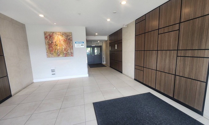 Langley Apartment | Perfectly Located in the heart of Langley entire 1 bdrm Condo!