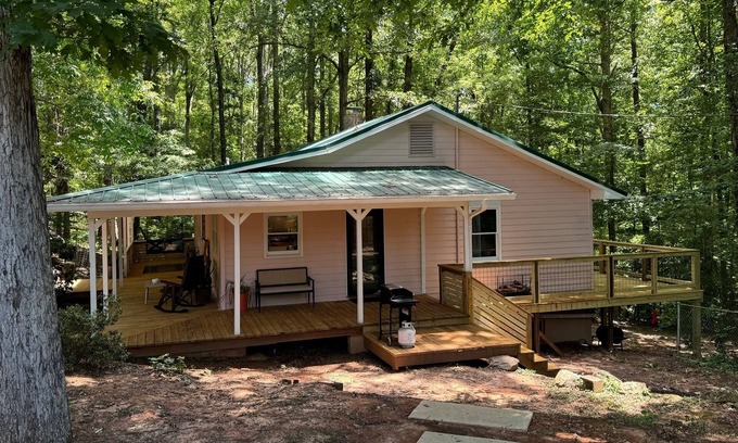 Pine Mountain Valley Cabin | Perfectly Pink & Cozy 2-bedroom cabin in charming Waverly Hall