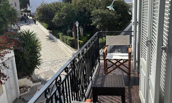 idhra Apartment | Perivolakia View