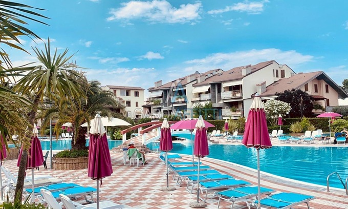 Desenzano del Garda Resort | Perla Apartment - 3 pools and a bar - Desenzano
