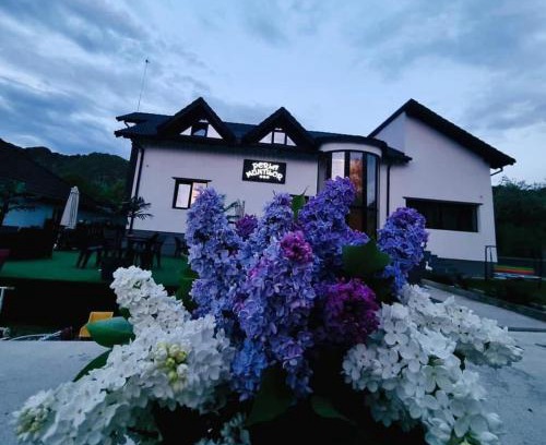 Ponoarele House | Perla Muntilor Ponoarele, Padurea de liliac