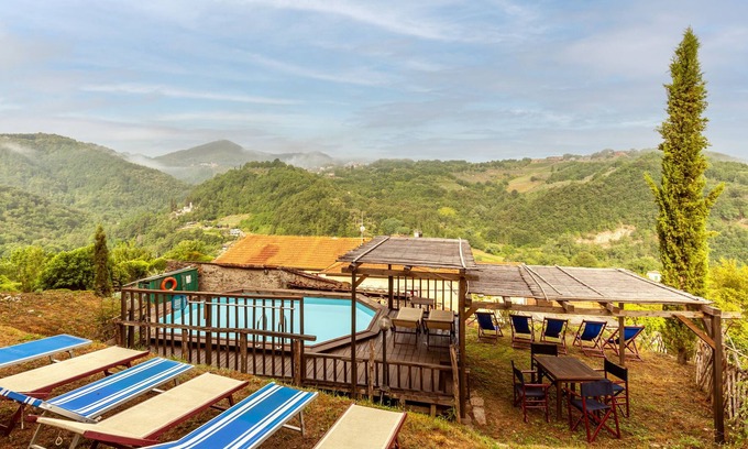 Maglietola House | Pet-Friendly Holiday Home Il Castello with Mountain View, Pool & Wi-Fi