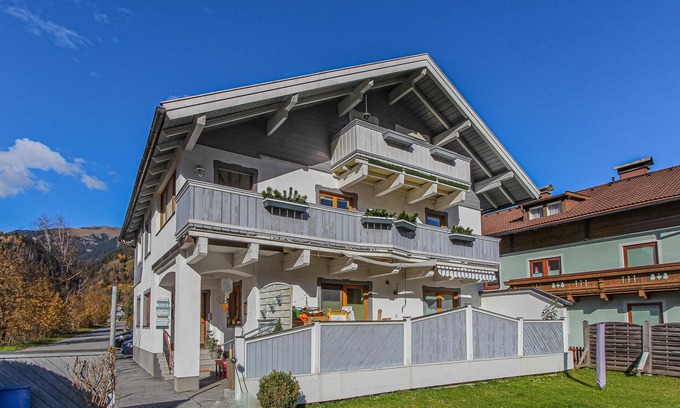 Muhlbach im Pinzgau Apartment | Pet-friendly apartment with garden
