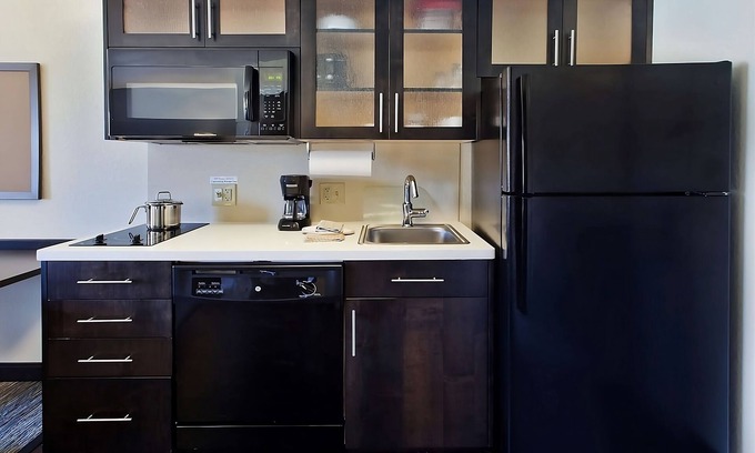 Mount Laurel Hotel | Pet-friendly Lodging Near South Jersey Regional Airport! FREE Parking, Kitchen!