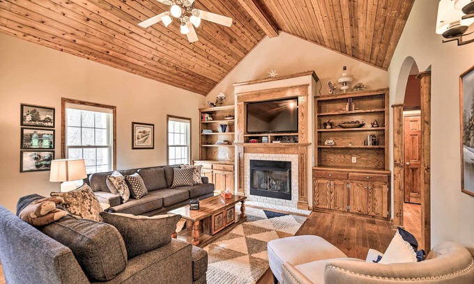 Abingdon House | Pet-Friendly Abingdon Abode w/Yard & Grill!