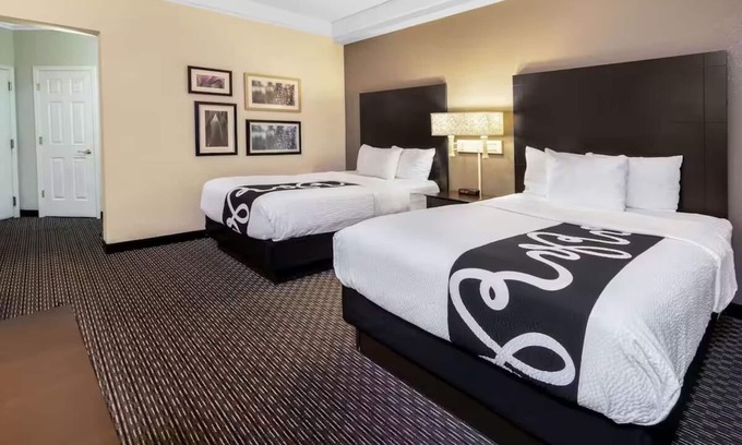 Superstition Springs Hotel | Pet-Friendly Adventure Base with Free Breakfast - Two Rooms