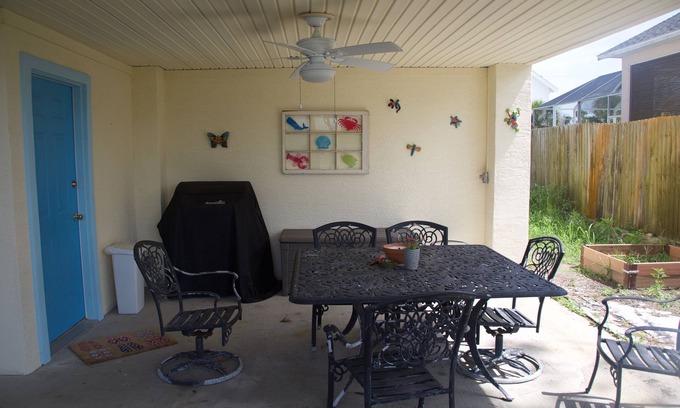 Marineland Acres House | Pet Friendly Apartment- Walk To The Beach