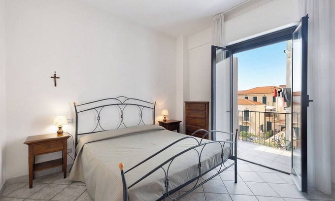 Varigotti Apartment | Pet-Friendly Apartment "12 Mehari" with Balcony & Wi-Fi