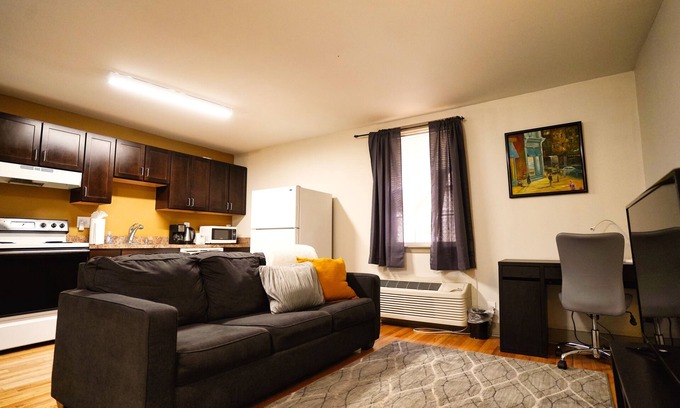 Mount Vernon Apartment | Pet Friendly Apt Near Peabody & JHU Shuttle w/Free WiFi & Paid Parking