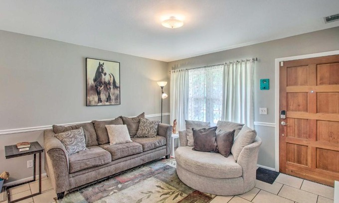 Country Club Estates House | Pet-Friendly Brunswick Retreat with Gas Grill!