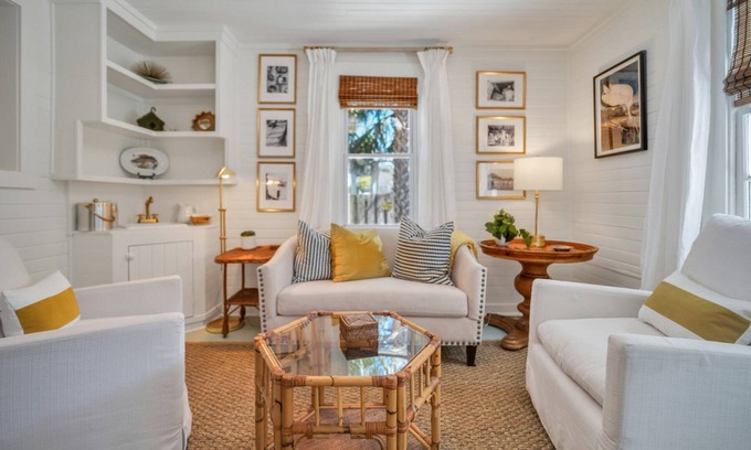 Thunderbolt House | Pet Friendly Cottage In Thunderbolt w/Parking + Large Yard by Lucky Savannah