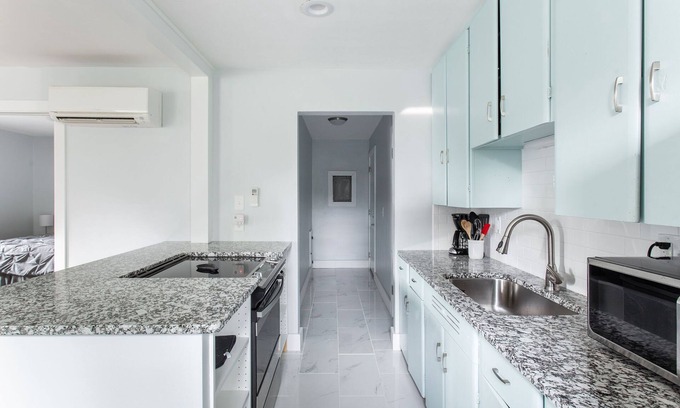 Inglewood House | Pet friendly! Cozy Patio! Home with Yard