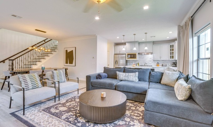 Greater Fondren Southwest Condo | Pet-Friendly Duplex Unit in Southwest Houston