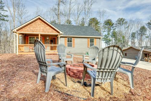 Ellijay House | Pet-Friendly Ellijay Cabin Resort Perks and Hot Tub