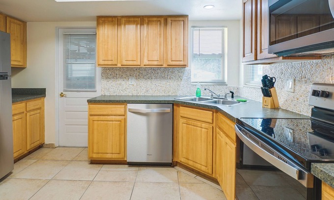 Englewood South Cottage | Pet-friendly Englewood Home - 4 Mi to Beach!