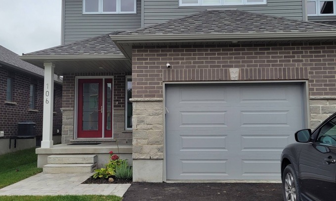 Palmerston House | Pet Friendly Family home in Palmerston, Ontario