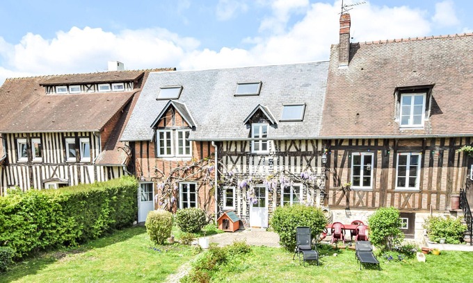 Le Mesnil-Esnard House | Pet friendly home in Le Mesnil-Esnard