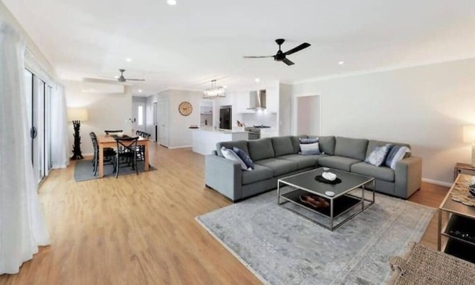 Point Vernon House | Pet friendly Hamptons style home walk to beach