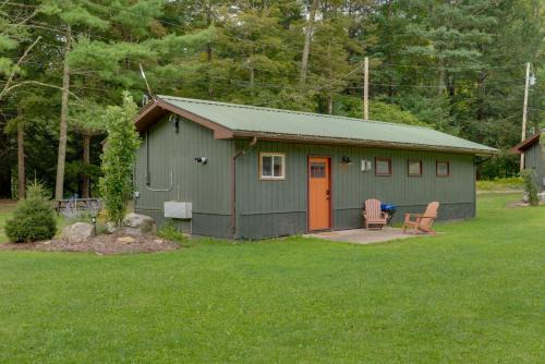 Hillsgrove House | Pet-Friendly Hillsgrove Cabin with Community Perks!