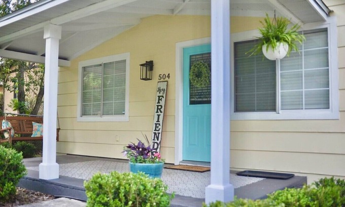 Historic District House | Pet Friendly Historic Downtown Bungalow with Fenced In Yard!
