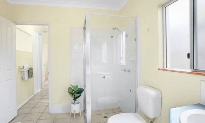 Brinsmead House | Pet friendly home, 10 minutes from the city and 10 minutes from the beach