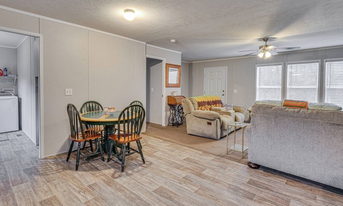 Laurelville Cottage | Pet-friendly Home ~ 10 Mi to Hocking Hills!